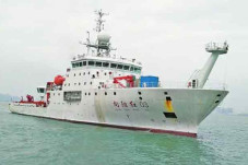 Kapal China Masuk Selat...