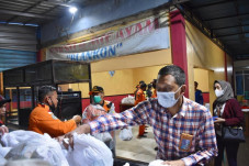 Pelindo III Beri Paket...