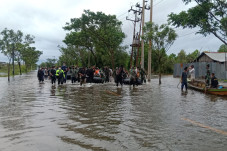 Prajurit Marinir Turun...