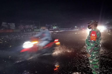 Gelombang Pasang Setinggi...