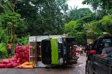Truk Pengangkut Bawang...