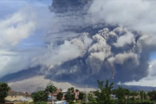 Gunung Sinabung Erupsi...