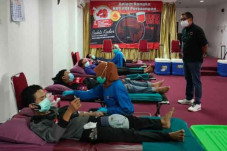 Putra Nababan: Donor...