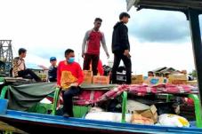 IFS Salurkan Bantuan...