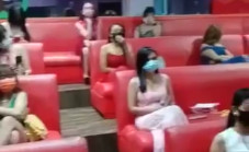 Puluhan Cewek Plus-plus...