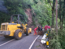 Diguyur Hujan Deras,...