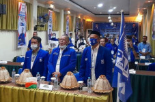 Petahana Berjaya di...