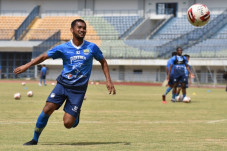 Liga 1 Masih Tertunda,...