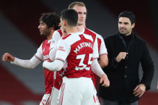 Arsenal Bantai Newcastle,...