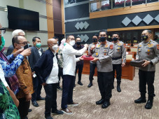 Kapolda Aceh Antar Makalah...