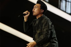 Tutup Indonesian Idol,...