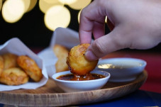 Hadirkan Snack Kekinian,...