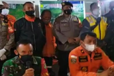 Evakuasi Korban Longsor...