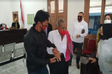 Digugat Anak Kandung...