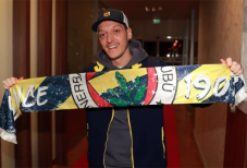 Menanti Debut Mesut...