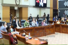 DPR akan Putuskan Pencalonan...
