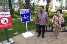 Anies Tanya Tempatmu...