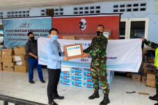 BCA Salurkan Bantuan...