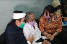 Tega Gugat Ayah Kandungnya...