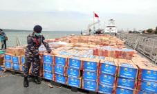 KRI OWA- 354 Angkut...
