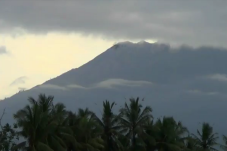 Gunung Raung Erupsi...