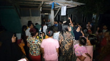 Puluhan Emak-emak Kembali...