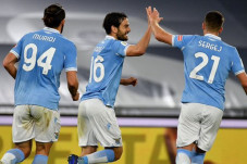 Singkirkan Parma, Lazio...