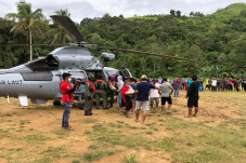 Salurkan Bantuan, TNI...