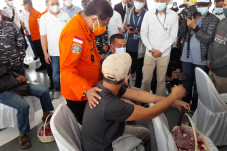 Sebelum Tabur Bunga,...