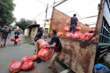 Bantuan Logistik dari...