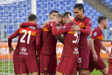 AS Roma Panaskan Tiga...