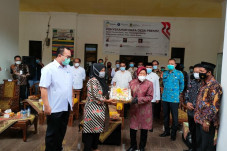 Peneliti IPB Serahkan...