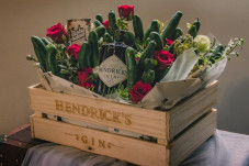 Rayakan Valentine, Hendricks...
