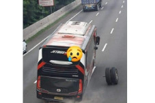 Detik-detik Bus PO Prima...