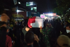 Tangis Pecah Sambut...