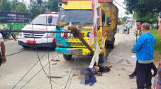 Sopir Truk Ini Tak Sadar...