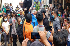 Geger, Jasad Perempuan...