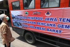 Kirim Relawan Bantu...