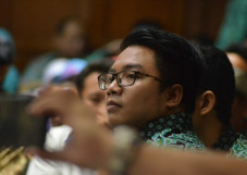 Politikus Gerindra Kecam...