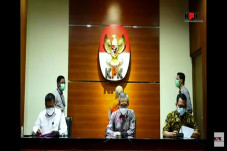 KPK Tetapkan Komut PT...