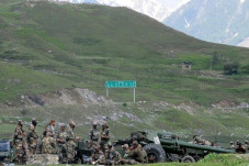 Tentara China dan India...