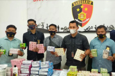 Polisi Buru Tersangka...