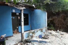 Rumah Roboh Akibat Pergeseran...
