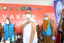 Jadi Orang Pertama Disuntik...