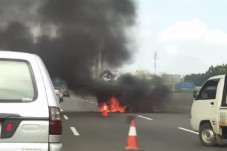 Mobil Terbakar Hebat...