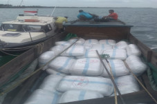 Bawa 50 Karung Pakaian...
