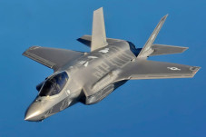 Perangkat Lunak F-35...
