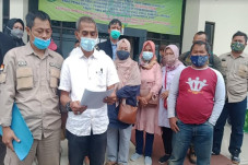 Warga Bandung Tuntut...