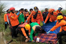 Hendak Ambil Tas yang...