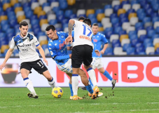 Napoli Ditahan Imbang...